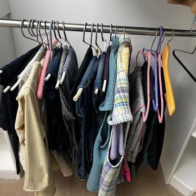 South Wall Bottom Rack Mostly Pants Size 8 