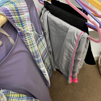 South Wall Bottom Rack Mostly Pants Size 8 