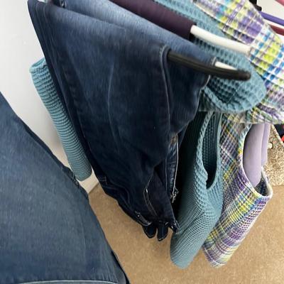 South Wall Bottom Rack Mostly Pants Size 8 