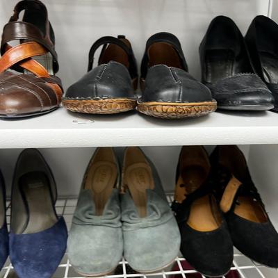 3 Shelves (9n Pair) of Heels Shoes Leather , Size 7 