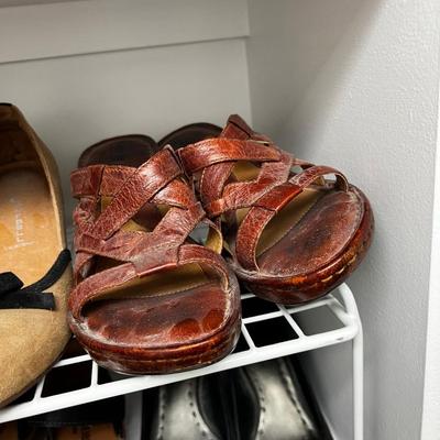 3 Shelves (9n Pair) of Heels Shoes Leather , Size 7 
