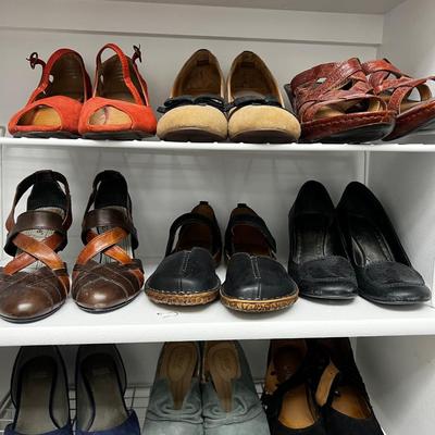 3 Shelves (9n Pair) of Heels Shoes Leather , Size 7 