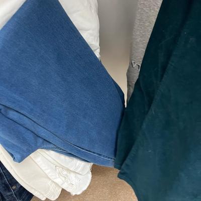 Top & Bottom Rack Shirts, Sweaters, Pants Ladies Small