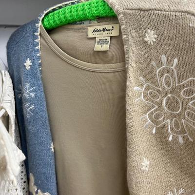 Top & Bottom Rack Shirts, Sweaters, Pants Ladies Small