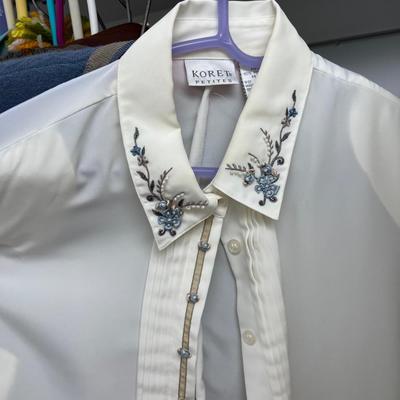 Top & Bottom Rack Shirts, Sweaters, Pants Ladies Small