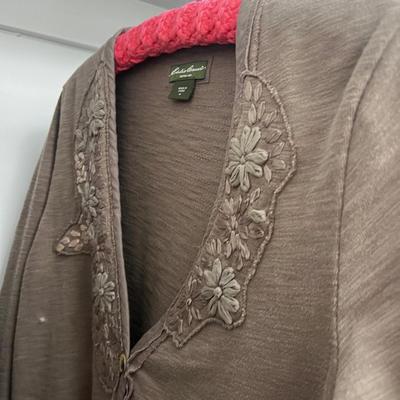 Top & Bottom Rack Shirts, Sweaters, Pants Ladies Small