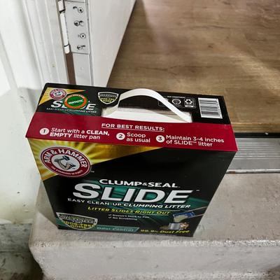 Garage Arm & Hammer CAT Liter NEW 