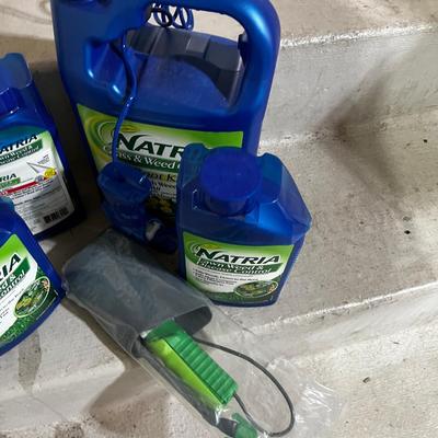 Garage 3 Jugs of Natria and 1 Weed and Disease Control NEW 