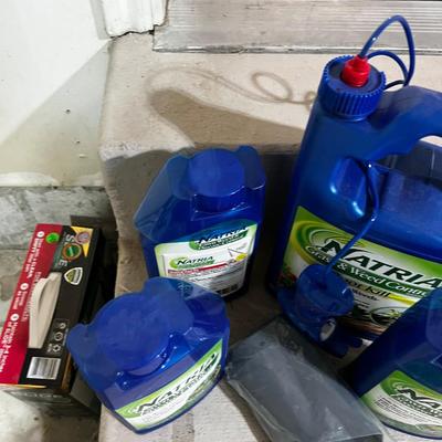 Garage 3 Jugs of Natria and 1 Weed and Disease Control NEW 