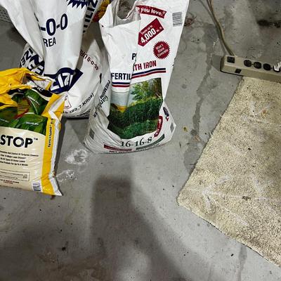 Garage 3 Bags of Fertilizer 