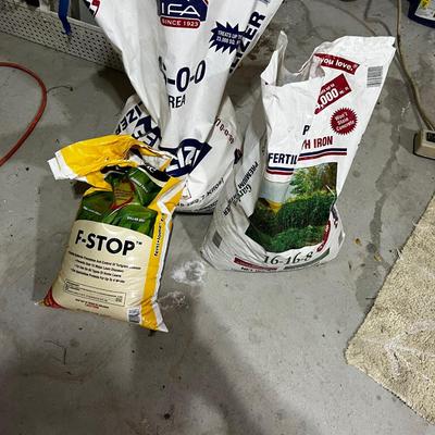 Garage 3 Bags of Fertilizer 