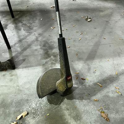 Garage Electric TORO Weed Eater