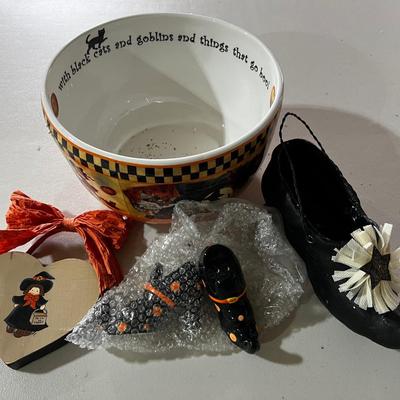 Garage Halloween Items: Bowl, Shoe, Plaque