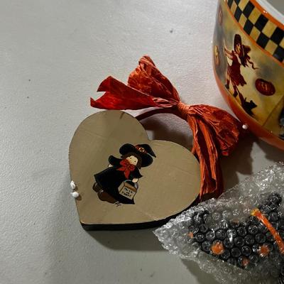 Garage Halloween Items: Bowl, Shoe, Plaque