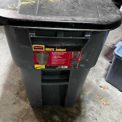 Garage BRUTE RUBBER MAID 