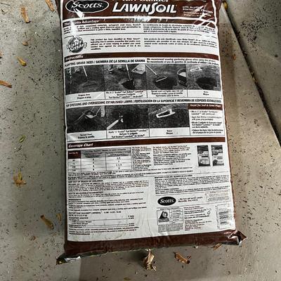 Garage 2 Scotts Turf Builder Lawn Soil with Fert. Mixed in 