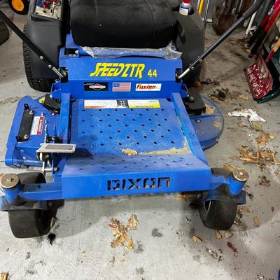 Garage DIXON  Speed ZTR Zero Turn Lawn Motor 