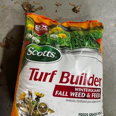 Garage SCOTTS Winter Builder Turf Gard