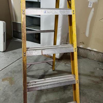 Garage Werner 6' Yellow Step Ladder