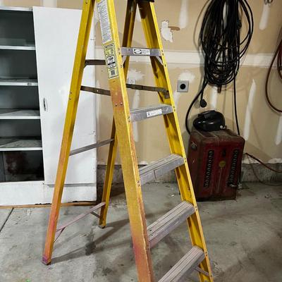 Garage Werner 6' Yellow Step Ladder