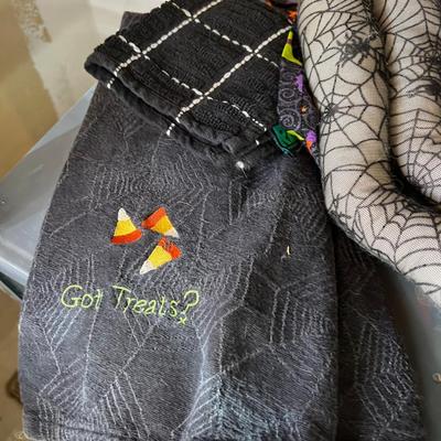 Stuff on the Shelf for Halloween (B) Linens 