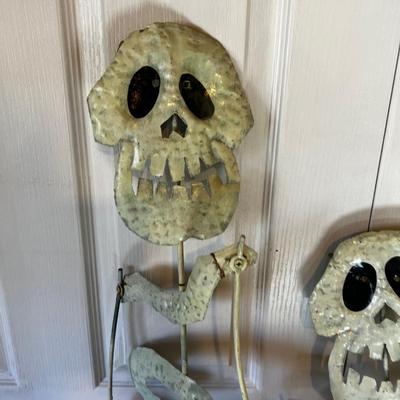 2 Metal Skelton 