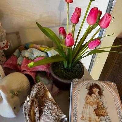 More Easter DÃ©cor: Bunnies and Tulips Plus Carrots ETC.