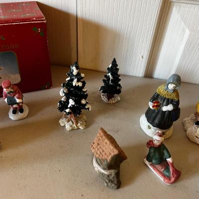 A Bunch of Loose Figurines, Not Marked. 