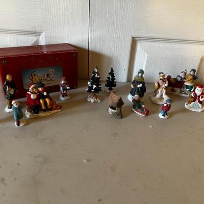 A Bunch of Loose Figurines, Not Marked. 