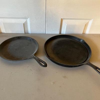 2 Cast Iron Skillets