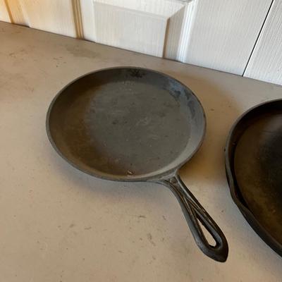 2 Cast Iron Skillets