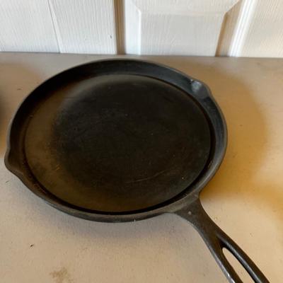 2 Cast Iron Skillets