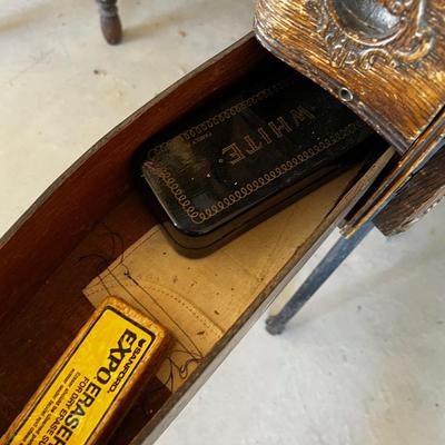 Antique WHITE Sewing Machine with Oak Cabinet 