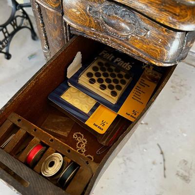 Antique WHITE Sewing Machine with Oak Cabinet 