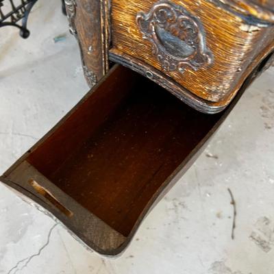 Antique WHITE Sewing Machine with Oak Cabinet 