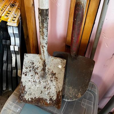 2 Shovels - 1 Round and 1 Square