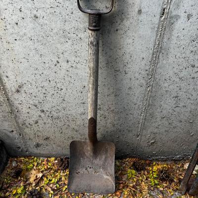 Antique Shovel Cast Iron Handel 
