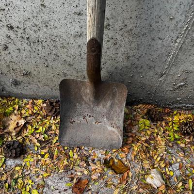 Antique Shovel Cast Iron Handel 