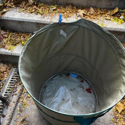 Collapsible Leaf Holder 