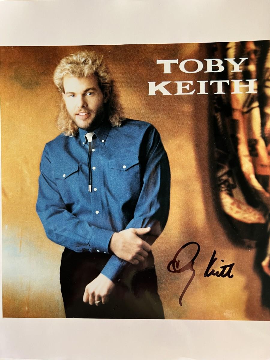 Toby Keith signed photo | EstateSales.org