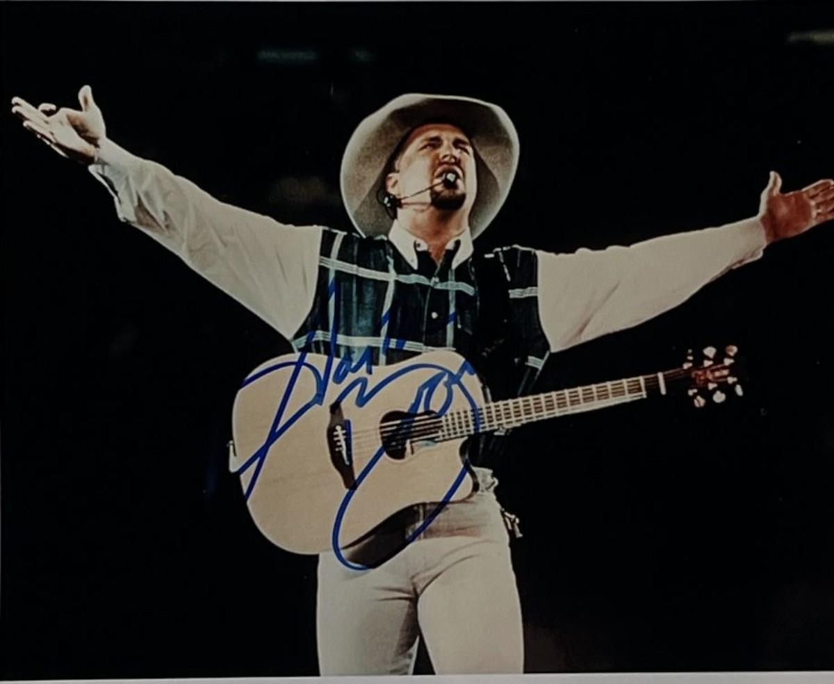 Garth Brooks signed photo