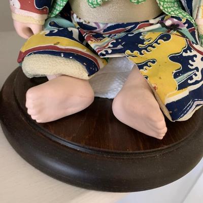Vintage Asian Dolls In Display Cases Lot