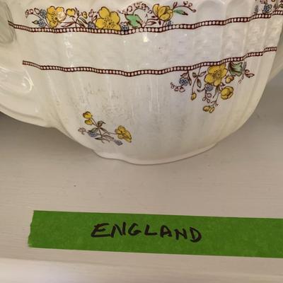 Large Lot Made In England Teapots Plates +++