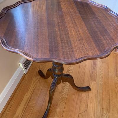 Mahogany Pie Crust Table