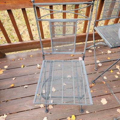 Heavy Metal Round  Patio  Folding Table 24" and 4 Chairs
