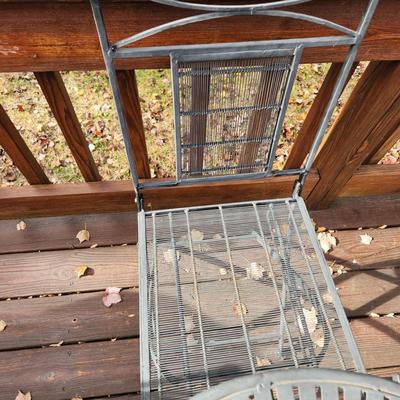 Heavy Metal Round  Patio  Folding Table 24" and 4 Chairs