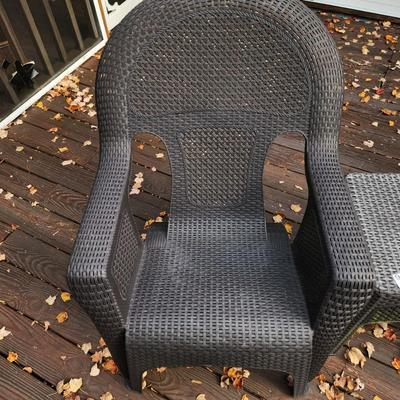 2 Plastic Patio Deck Chairs & Table