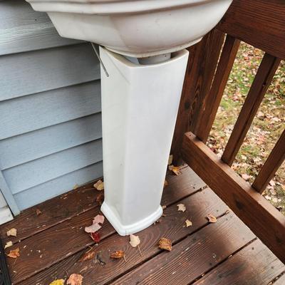 Pedestal Sink