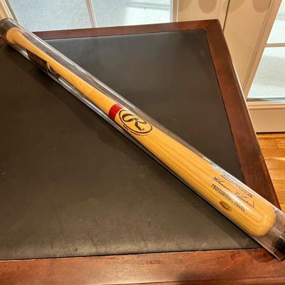 Harmon Killebrew Autographed Bat w Authenticity Certificate