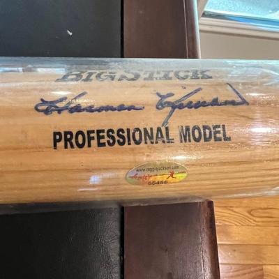 Harmon Killebrew Autographed Bat w Authenticity Certificate